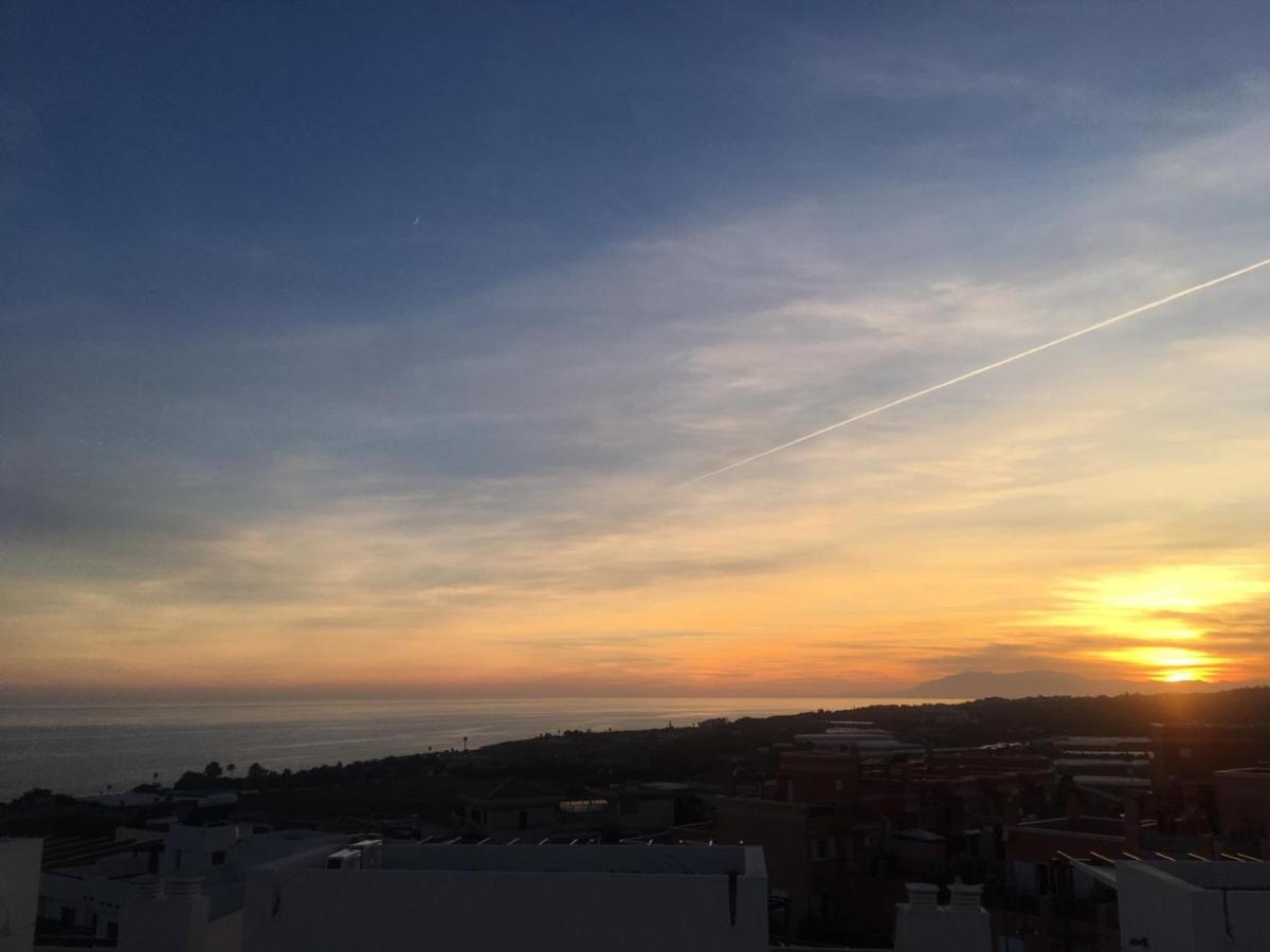 B&B Casa Louisa, Torre Del Mar- Valleniza เบเลซ-มาลากา ภายนอก รูปภาพ