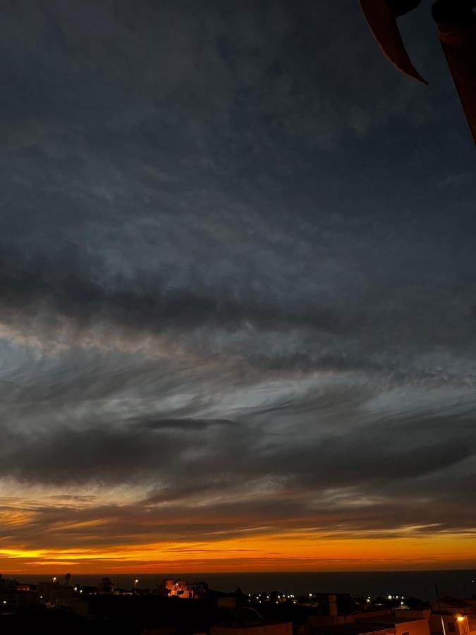 B&B Casa Louisa, Torre Del Mar- Valleniza เบเลซ-มาลากา ภายนอก รูปภาพ