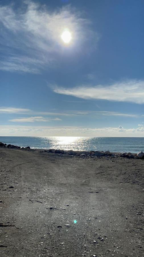 B&B Casa Louisa, Torre Del Mar- Valleniza เบเลซ-มาลากา ภายนอก รูปภาพ
