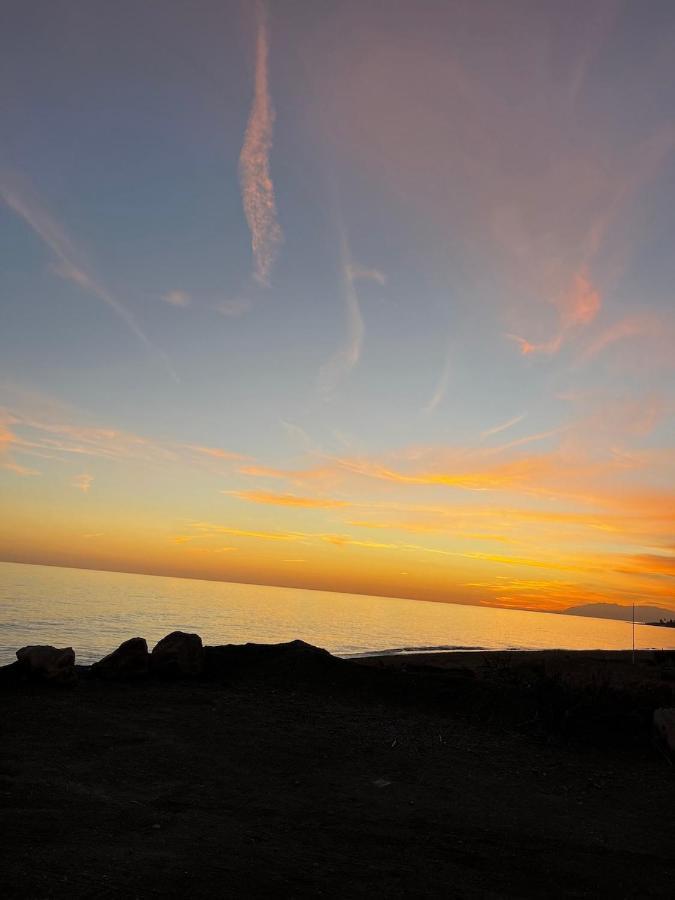B&B Casa Louisa, Torre Del Mar- Valleniza เบเลซ-มาลากา ภายนอก รูปภาพ